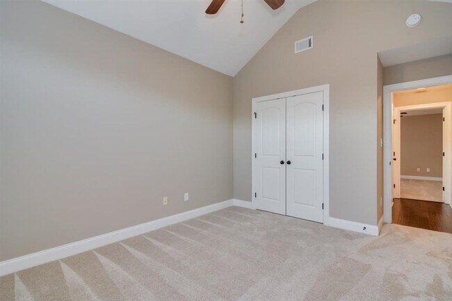 Building Photo - 219 Sandleton Way