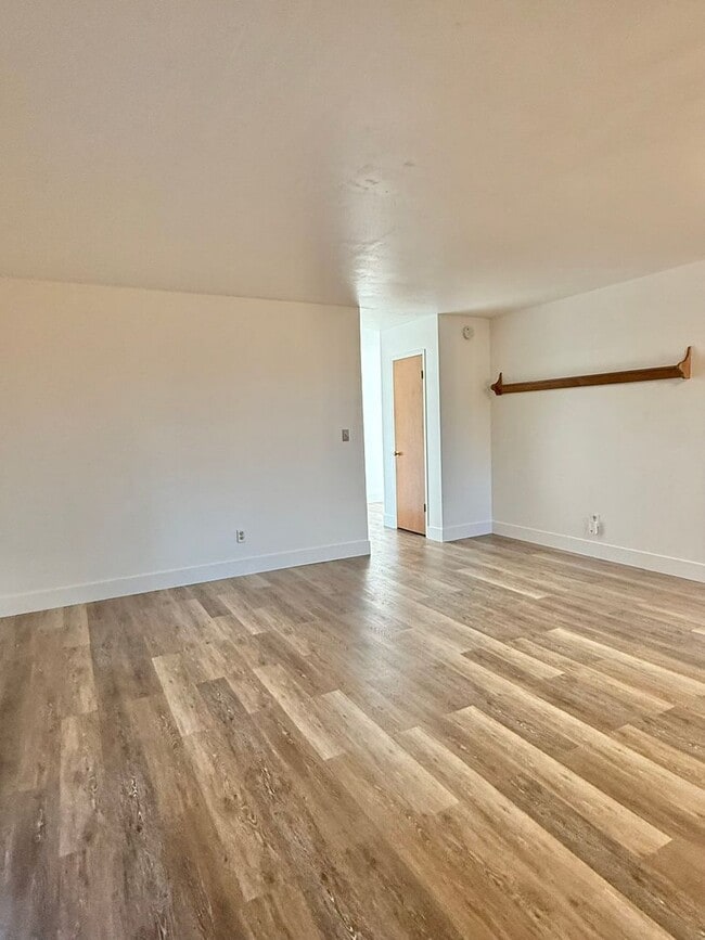 Building Photo - 2905 Scholl Dr