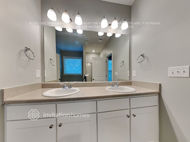 Building Photo - 211 Sage Dr