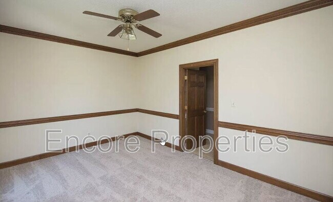 Building Photo - 111 Whispering Pines Ct