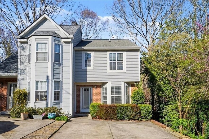 Building Photo - 5200 Laurel Bridge Dr SE