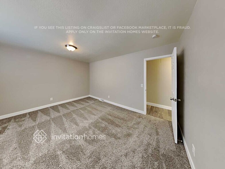 Building Photo - 10631 Queen St