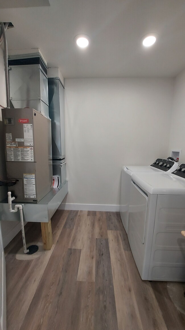 Building Photo - 1721 Talon St