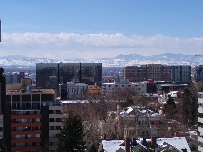 Building Photo - Amazing Penthouse 2 Bedroom 2 Bath With Mo...