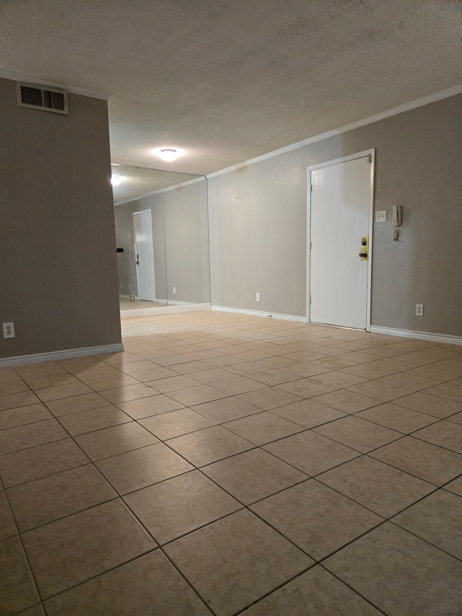 Building Photo - 1819 Babcock Rd