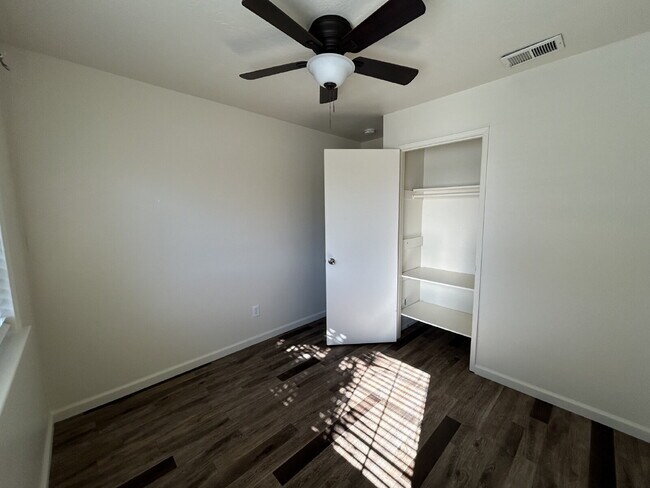 Building Photo - Refreshed 4bed 2bath in Roseville