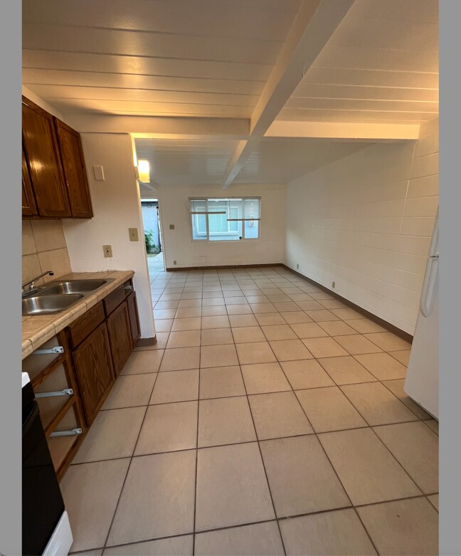 Building Photo - 929 S Thorne Ave