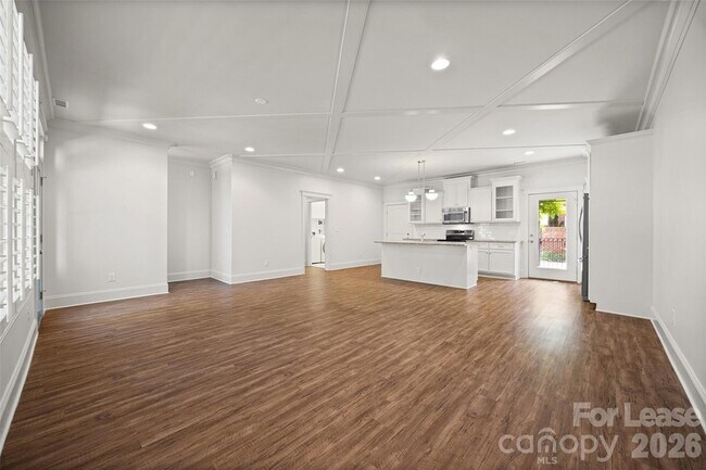 Building Photo - 706 Kingsley Way