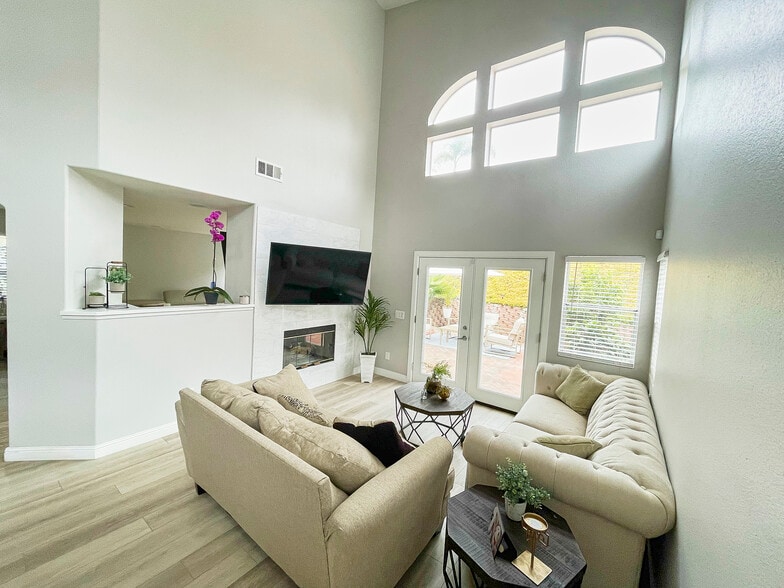 Building Photo - 951 Norella St