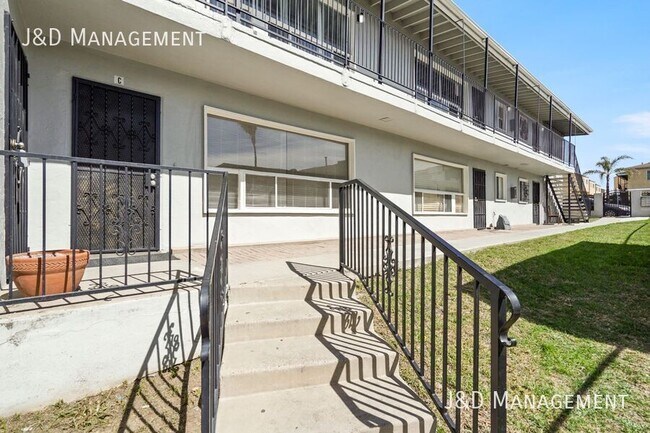 Building Photo - 824 47th St