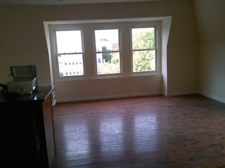 Building Photo - 4224 Spruce St