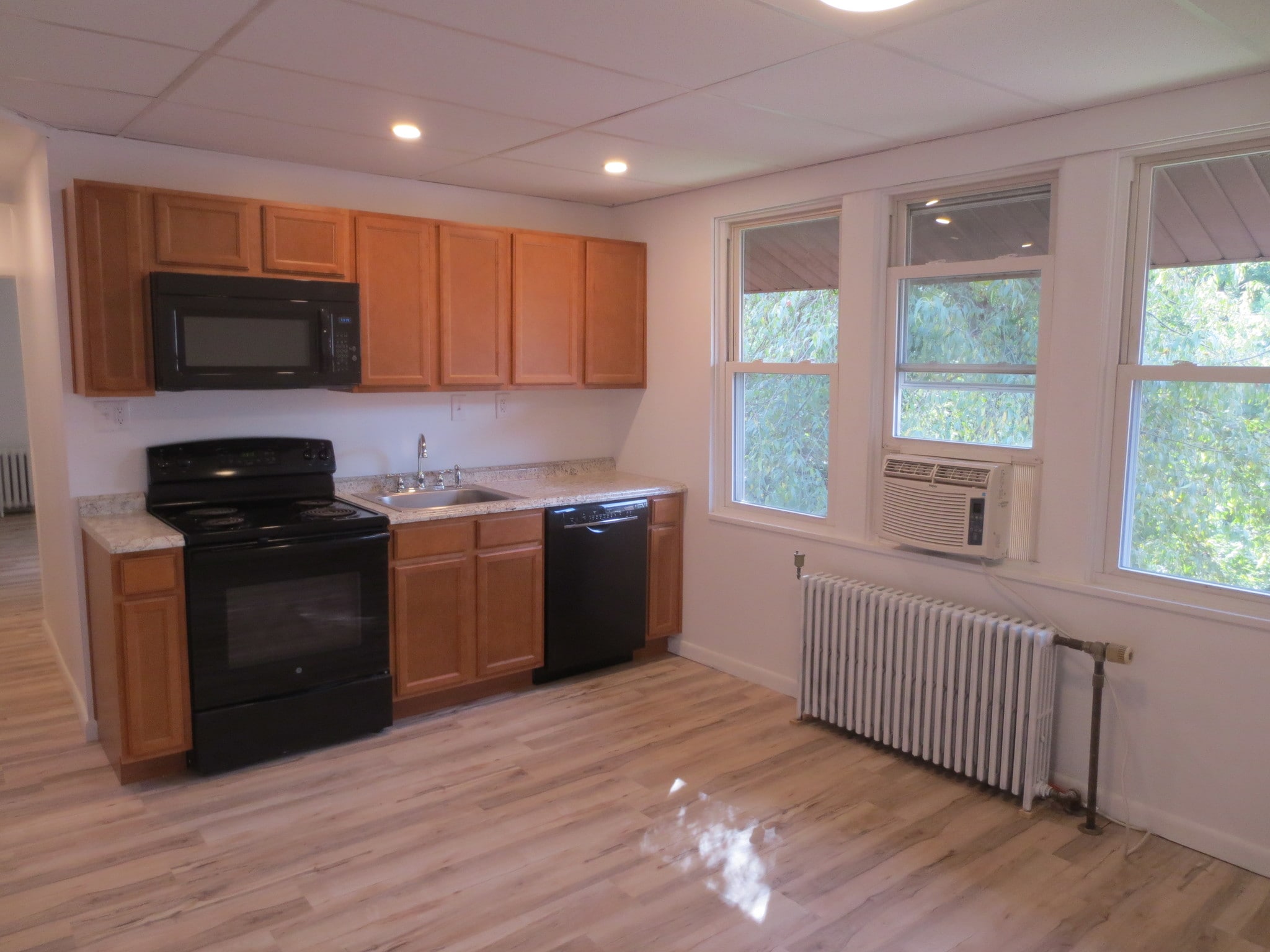 Building Photo - 2421 Beechwood Blvd