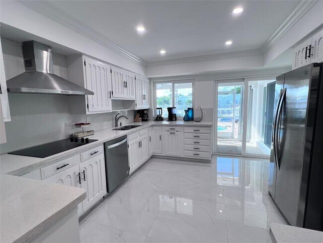 Building Photo - 4101 NE 24th Ave