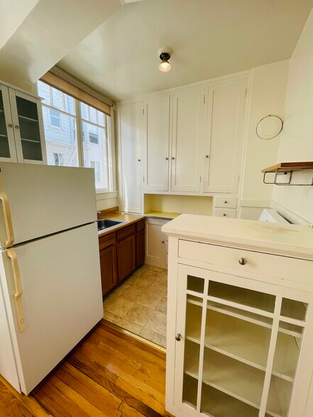 Building Photo - 1225 Bay St