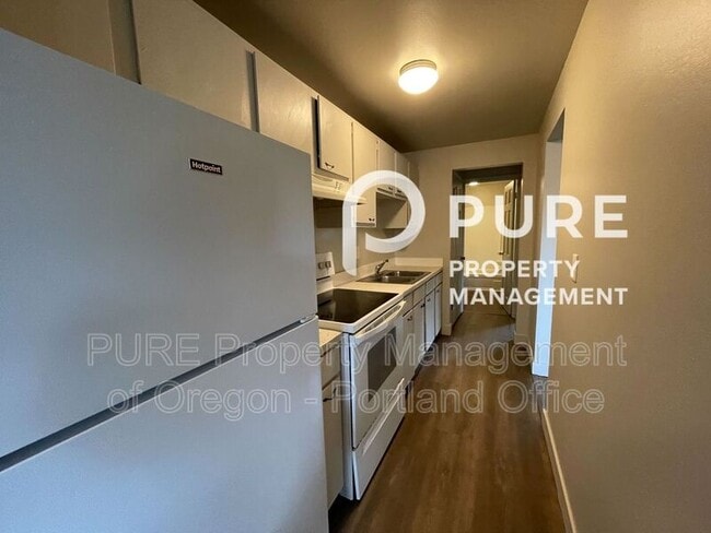 Primary Photo - 18411 E Burnside St