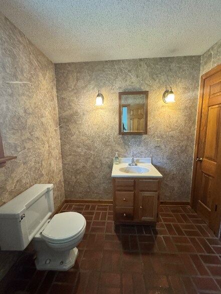 Building Photo - 432 Menees Ln