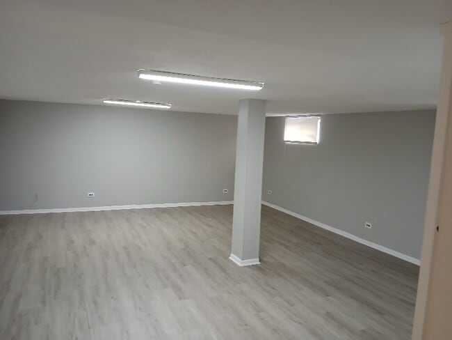 Building Photo - 5712 Ridgemont Ln