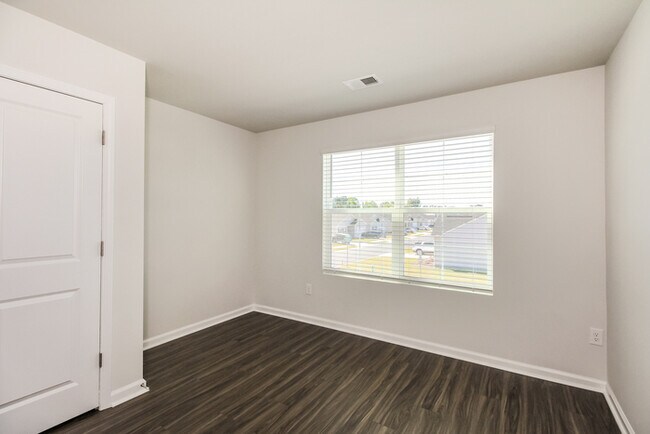 Building Photo - Beautiful New Construction, 15 Minutes to ...