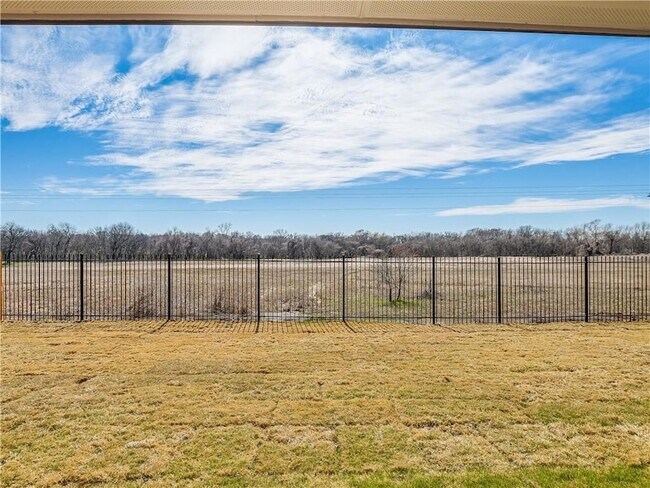 Building Photo - 401 Rainmaker Ln