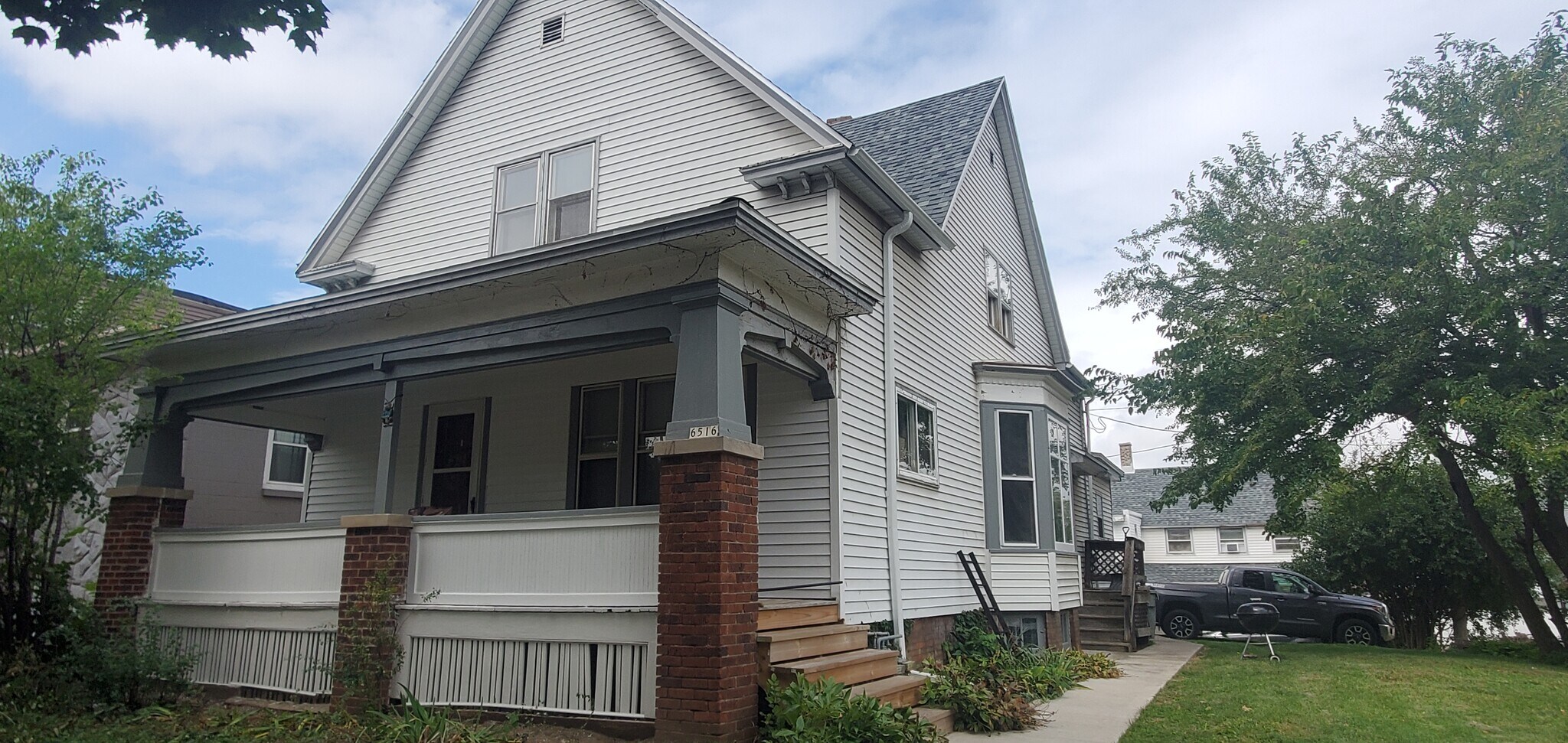 Building Photo - 6516 W Bluemound Rd