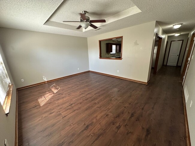 Building Photo - 2 Bed Single Level Duplex in Grain Valley
