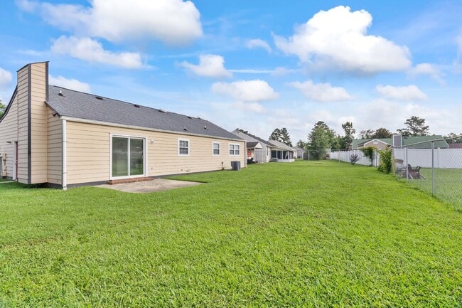 Building Photo - Charming 3BR with Fenced Yard