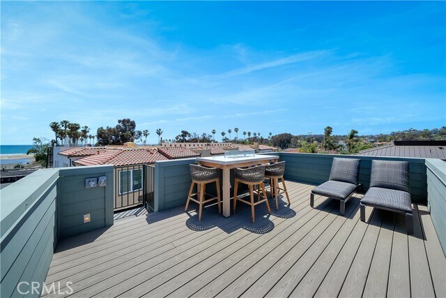 Building Photo - 1417 Doheny Way