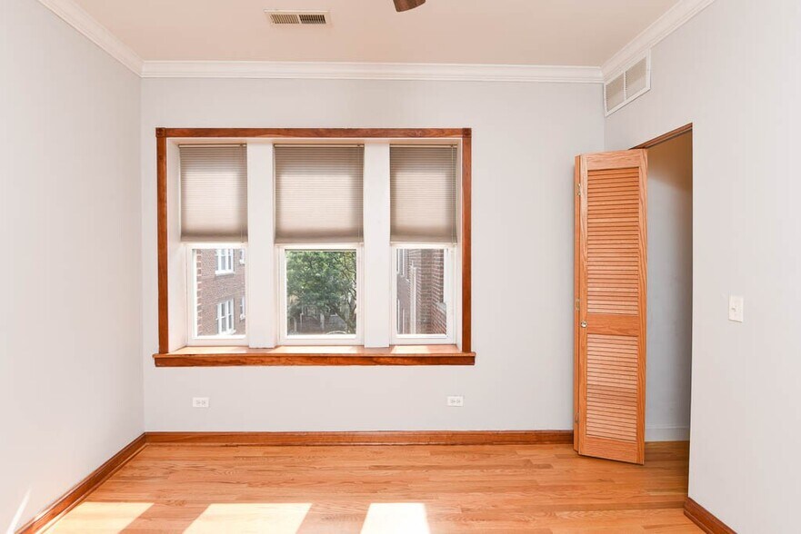 Building Photo - 3243 N Clifton Ave