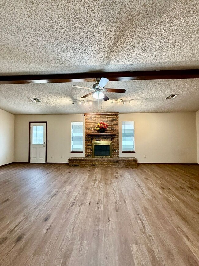 Building Photo - 1368 Cedarbrook Ln