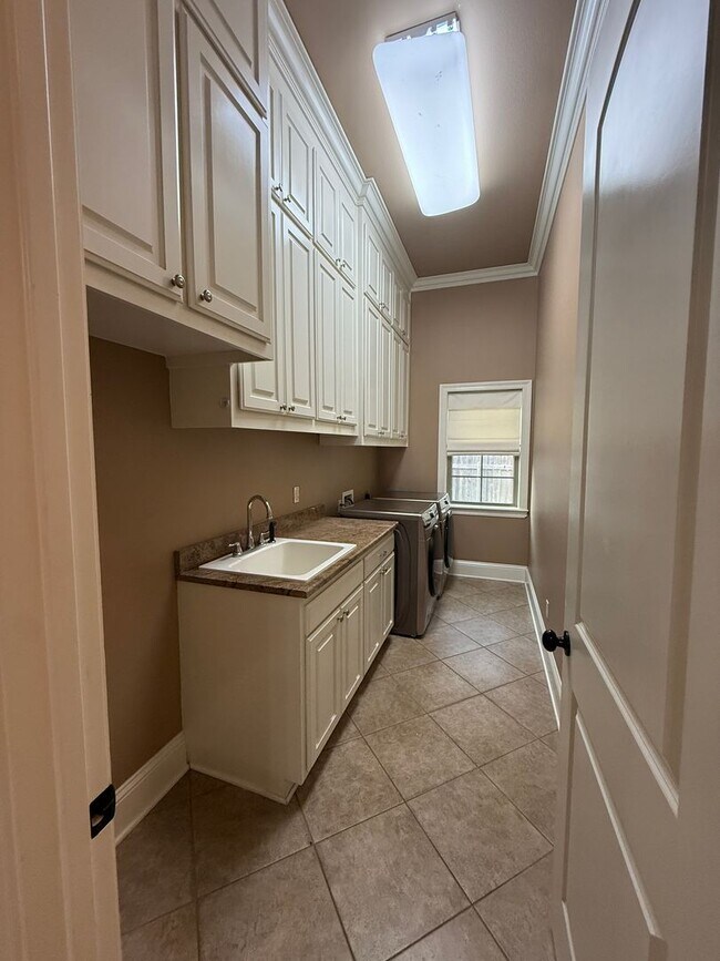 Building Photo - Rental Property in Twelve Oaks