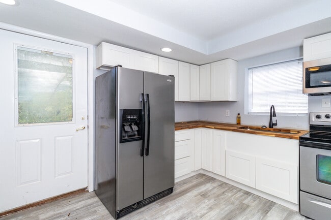 Building Photo - 770 Mahoney Rd