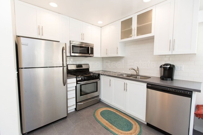 Building Photo - 713 Venice Ct.