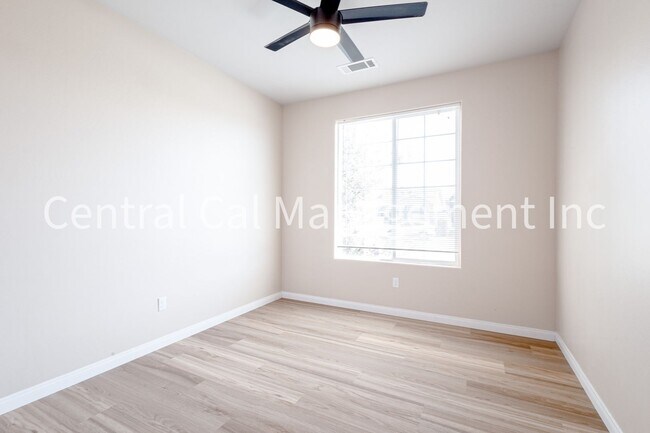 Building Photo - 4 Bedroom/2 Bath Home in the Southwest - $2595 Per Month!