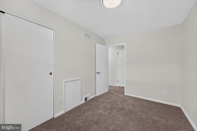 Building Photo - 2261 Strahle St