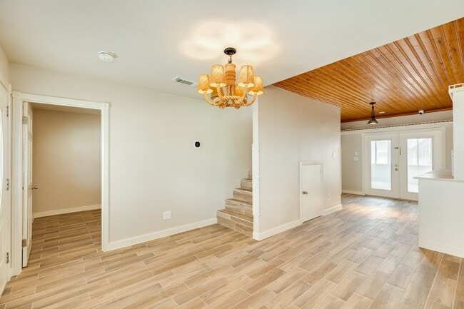 Building Photo - 805 Seashell Dr