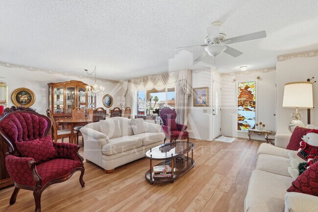 Building Photo - 9807 W Mockingbird Dr