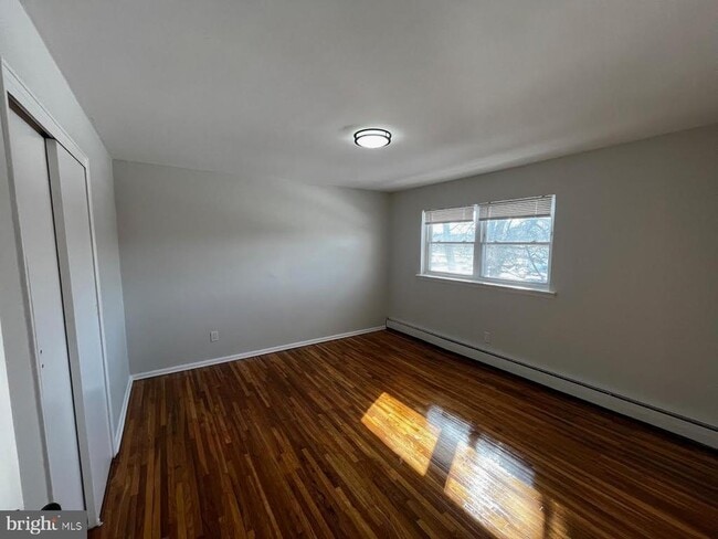 Building Photo - 91 Oak St