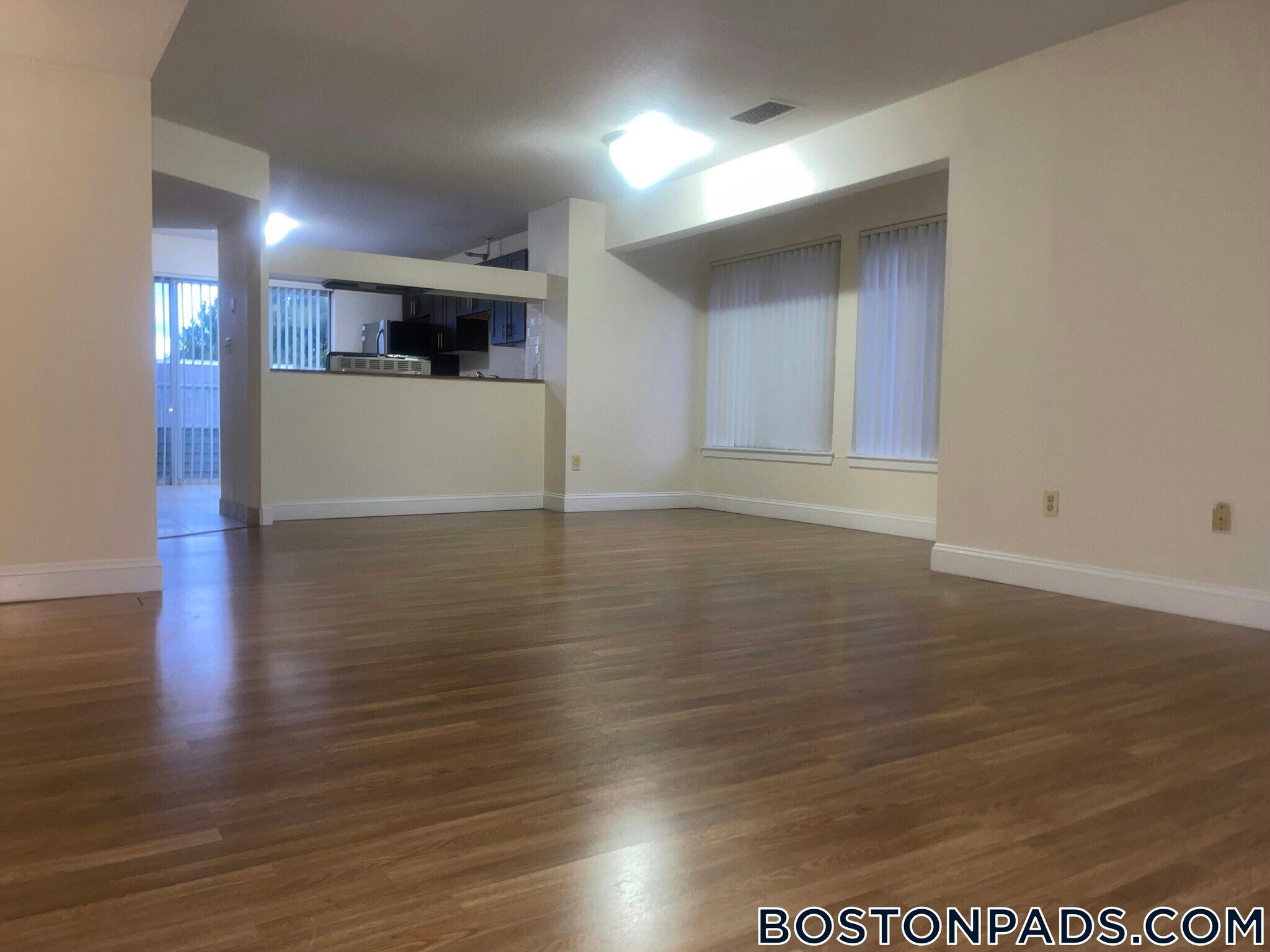 Building Photo - 140 N Beacon St