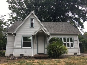 Building Photo - 1753 Villard St