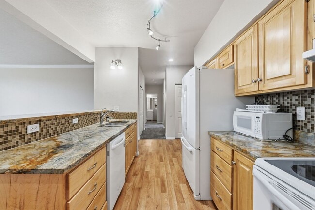 Building Photo - 22855 E Country Vista Dr