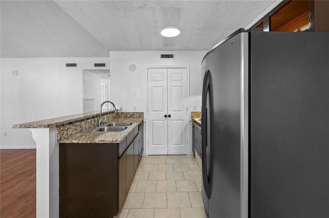 Building Photo - 2101 Blueberry Ln