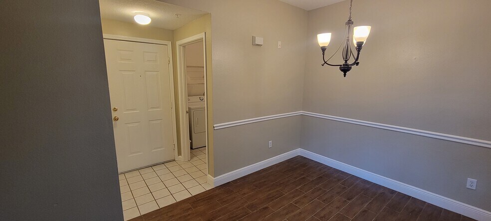 Building Photo - 14304 Fredricksburg Dr