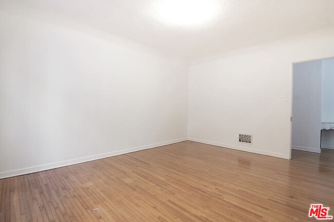 Building Photo - 1040 S Alfred St