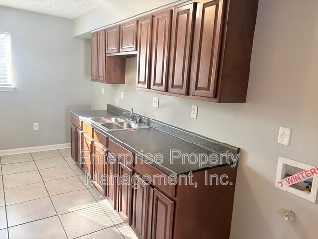 Building Photo - 3877 Camelia Cove