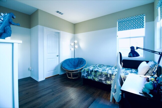 Building Photo - Former MODEL HOME | Great Location