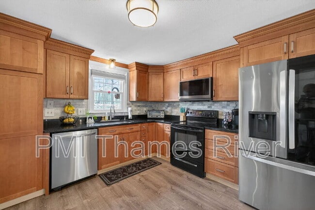 Building Photo - 74 Hurlburt St