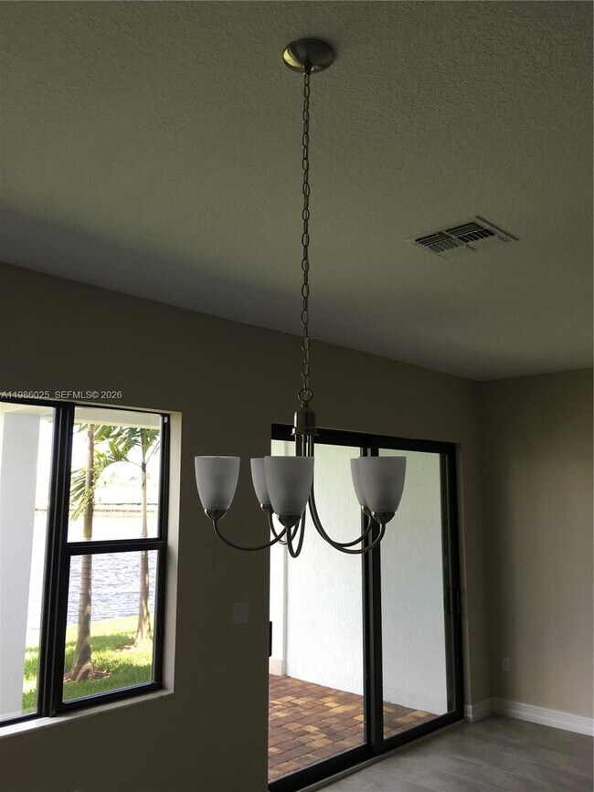 Building Photo - 1501 SW 113th Ave