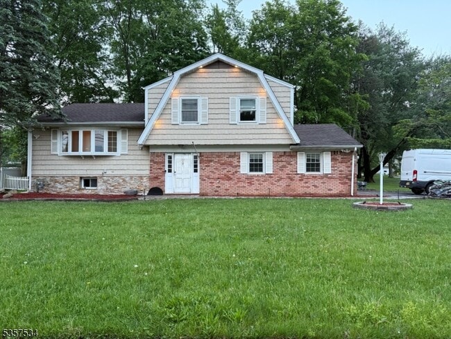 Primary Photo - 39 Weinmanns Blvd