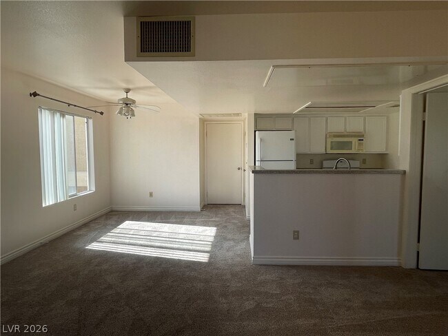 Building Photo - 8070 W Russell Rd