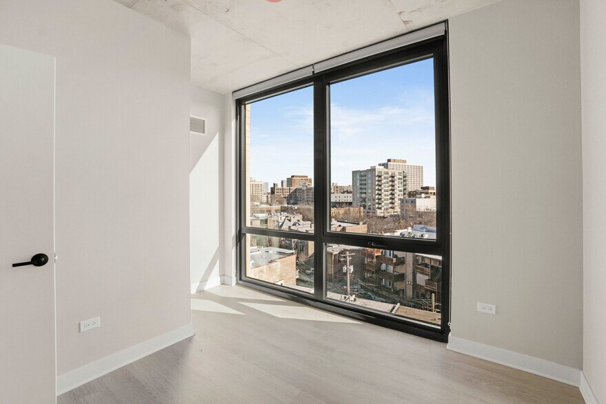 Building Photo - 4600 N Broadway